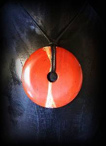 PENDENTIF JASPE ROUGE DONUT 6CM( 35gr/6cm)