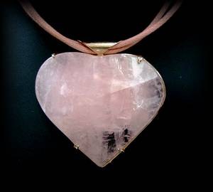 QUARTZ ROSE HEART DROP SHAPED(45gr/4.5cm)