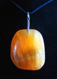 PEBBLE ARAGONITE PENDANT ( 33gr/4cm)