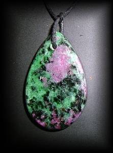 RUBIS ZOIZITE TEAR PENDANT (25gr/4.4cm)