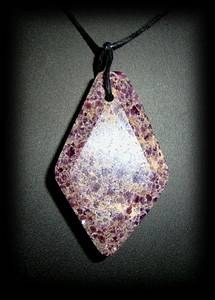 LEPIDOLITE PENDANT ( 25gr/4.5cm)