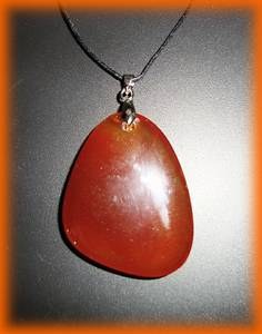 CARNELIAN FLAT PEBBLE PENDANT (20gr/4cm)