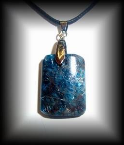 BLUE APATITE PENDANT 8 ( 15 gr/2.9 cm)