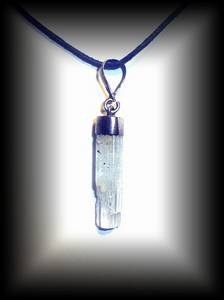 AQUAMARINE PENDANT(6 gr/2.8 cm)