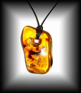 AMBER PENDANT ( 10gr/4.8cm)