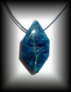 BLUE APATITE BI-TERMINATED PENDANT(18 gr/4.2 cm)