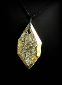  BITERMINATED CHALCOPYRIT PENDANT(28 gr/4.6 cm)