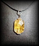 CITRINE CARVED PENDANT 2(5 gr/1.6 cm)