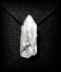 BITERMINATED DANBURITE PENDANT (15 gr/4 cm)