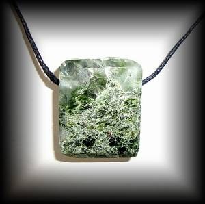 DIOPSIDE RACTANGULAR PENDANT2(25 gr/3.1 cm) 