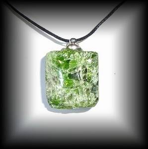 MAGNETIC DIOPSIDE PENDANT (20 gr/2.3 cm) 