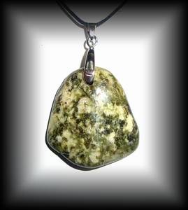 EPIDOTE PENDANT2(23 gr/3.4 cm)