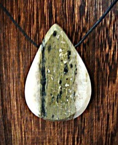 PISTACHITE EPIDOTE PENDANT(10 gr/4 cm)