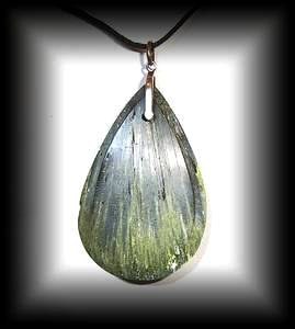 EPIDOTE CRYSTAL PENDANT7(43 gr/5.3 cm)