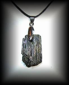 EPIDOTE CRYSTAL PENDANT3(13 gr/2.6 cm)