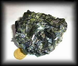 EPIDOTE CRYSTAL3(533 gr/8 cm)