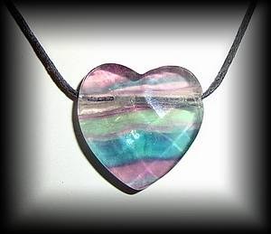 FACETED HEART FLUORIT PENDANT(22gr/3cm)