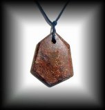 CARVED GRENAT PENDANT ( 29 gr/4 cm)