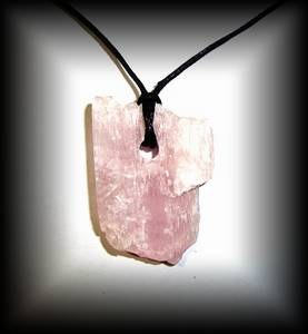 KUNZITE CRISTAL PENDANT2( 15 gr/3.5 cm)