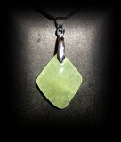 JADE PREHNIT PENDANT (15 gr/3.1 cm)