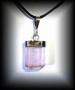 KUNZITE CRISTAL PENDANT ( 10 gr/1.8 cm)