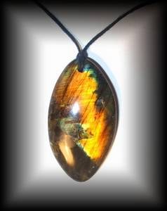 LABRADORITE PENDANT 26(38 gr/6 cm)