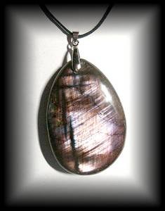 VIOLET LABRADORITE PENDANT 2(70 gr/6.5 cm)