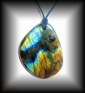 LABRADORITE PENDANT 18(29 gr/5 cm)