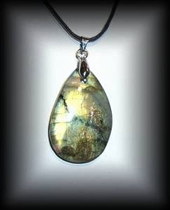 LABRADORITE PENDANT9(10 gr/3.1 cm)