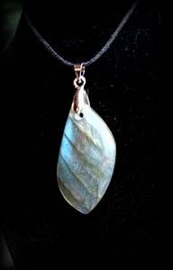 LABRADORITE PENDANT10(15 gr/3.5 cm)