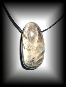 BLACK MOONSTONE PENDANT ( 25 gr/4.5 cm)