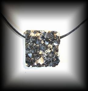 ROUGH MAGNETITE PENDANT(15 gr/2.2 cm)