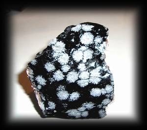 SNOW FLAKE OBSIDIENNE (130 gr/5.8 cm)