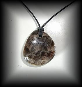 BLACK MOONSTONE PENDANT1 ( 22 gr/3.3 cm)