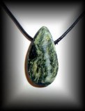 TEAR PISTACHITE EPIDOTE PENDANT 8(22 gr/4.4.cm)