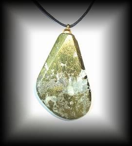 PYRITE+QUARTZ PENDANT(20 gr/4.5 cm)