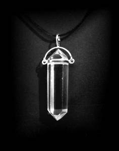 BI-TERMINATED QUARTZ PENDANT 2( 12gr/3.7cm)