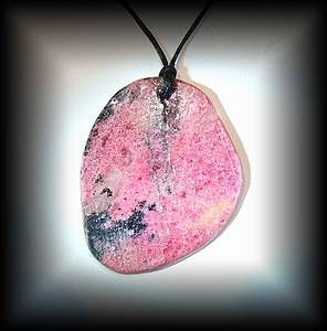 RHODONITE PENDANT ( 35 gr/6 cm)