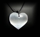 SELENITE HEART PENDANT ( 25gr/3.5cm)