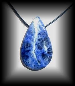 SODALITE TEAR PENDANT ( 15 gr/4.3 cm)