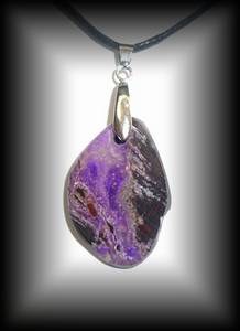 SUGILITE PENDANT(12 gr/3.6 cm)