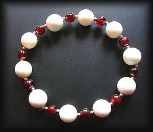 BRACELET MAGNESITE+GRENAT 4( 20gr/élastique)