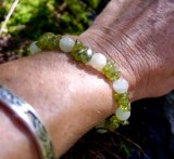 BRACELET PERIDOT+PIERRE DE LUNE(20gr/élastique)