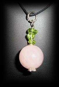 PENDENTIF QUARTZ ROSE+PERIDOT(15gr/3cm)