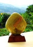 OPALE VERTE SUR SOCLE (120 gr/6.2cm)