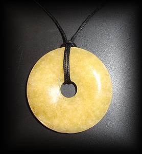 PENDENTIF CALCITE JAUNE DONUT ( 20gr/4cm)