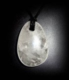 PENDENTIF QUARTZ GALET (20gr/3.9cm)