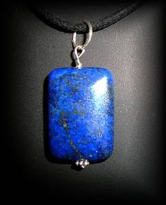 PENDENTIF LAPIS LAZULI RECTANGLE(10gr/2.5cm par 1.8cm)