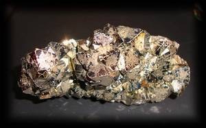 PYRITE CRISTAUX(367gr/ 9cm)