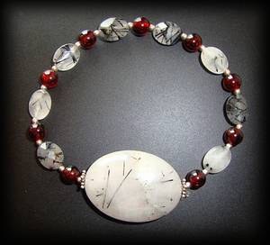 BRACELET QUARTZ TOURMALINE+GRENAT( 20gr/élastique)